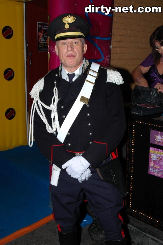 24-uniform_adjutant_hannover_trans_bordell_tollhaus